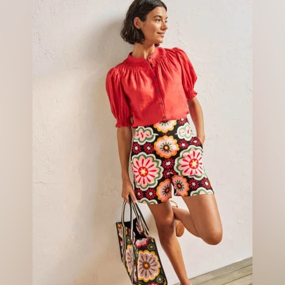 Boden Georgina Linen ShortsBlack, Opulent Daisy